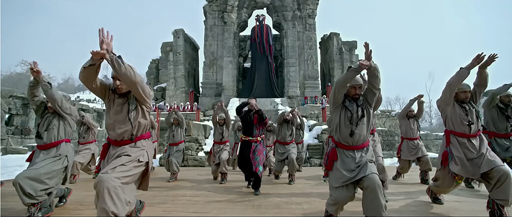Screenshot of Haider (Shahid Kapoor) and others dancing in the courtyard in front of the Martand Sun Temple